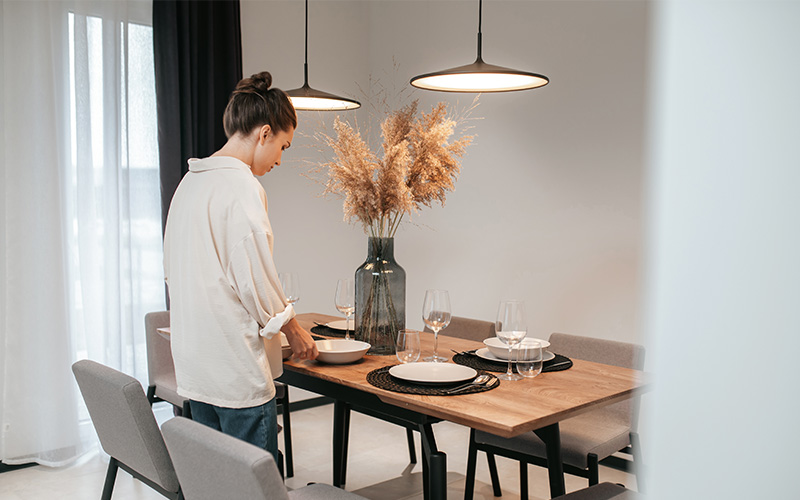 den trang tri noi that