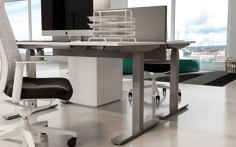 bàn làm việc nâng hạ lên xuống