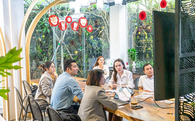 gặp gỡ đối tác