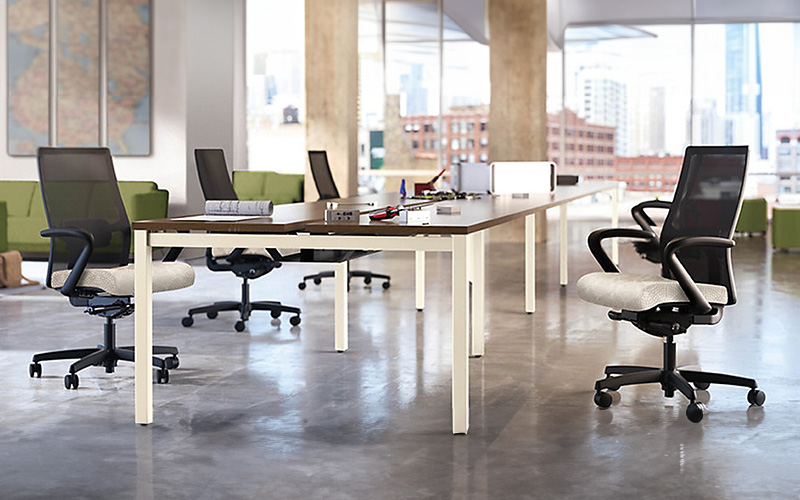 showroom bàn ghế văn phòng