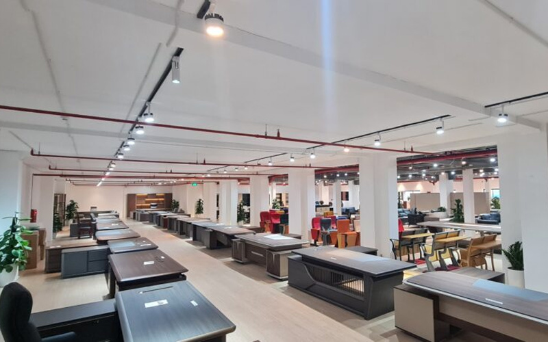 showroom bàn ghế văn phòng
