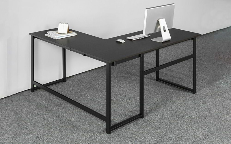 bàn làm việc nhân viên văn phòng