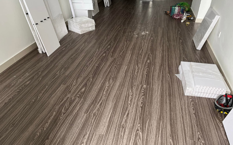 sàn nhựa giả gỗ hèm khóa